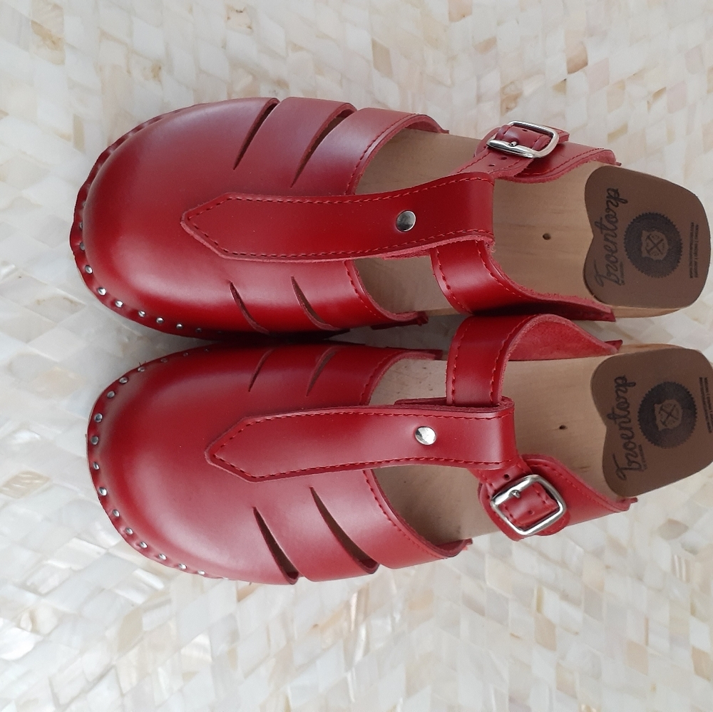 Red comfortable clogs - Picture 2 of 4